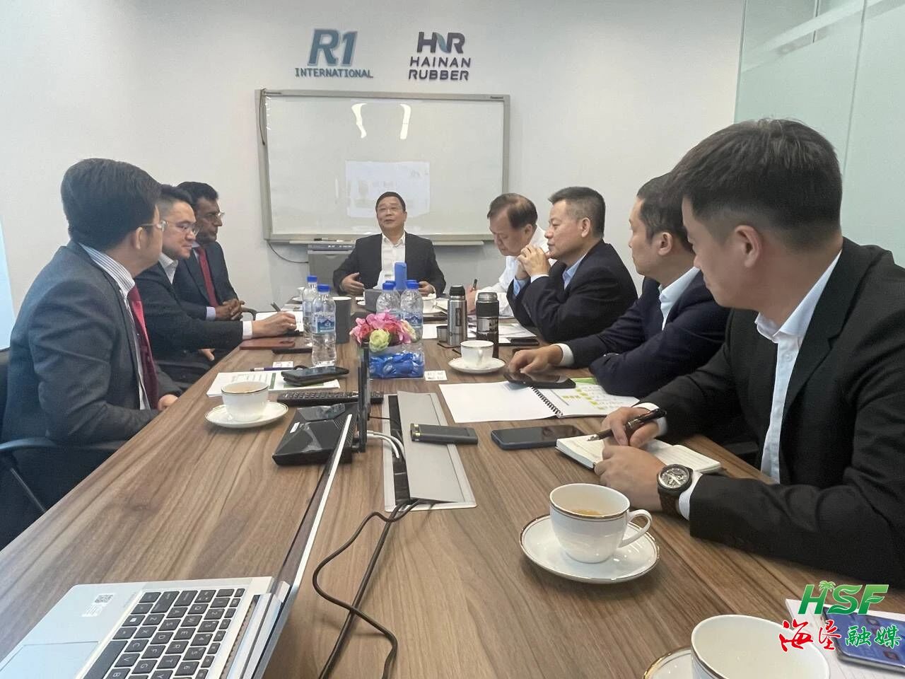 ������һ����R1��˾��̸��������